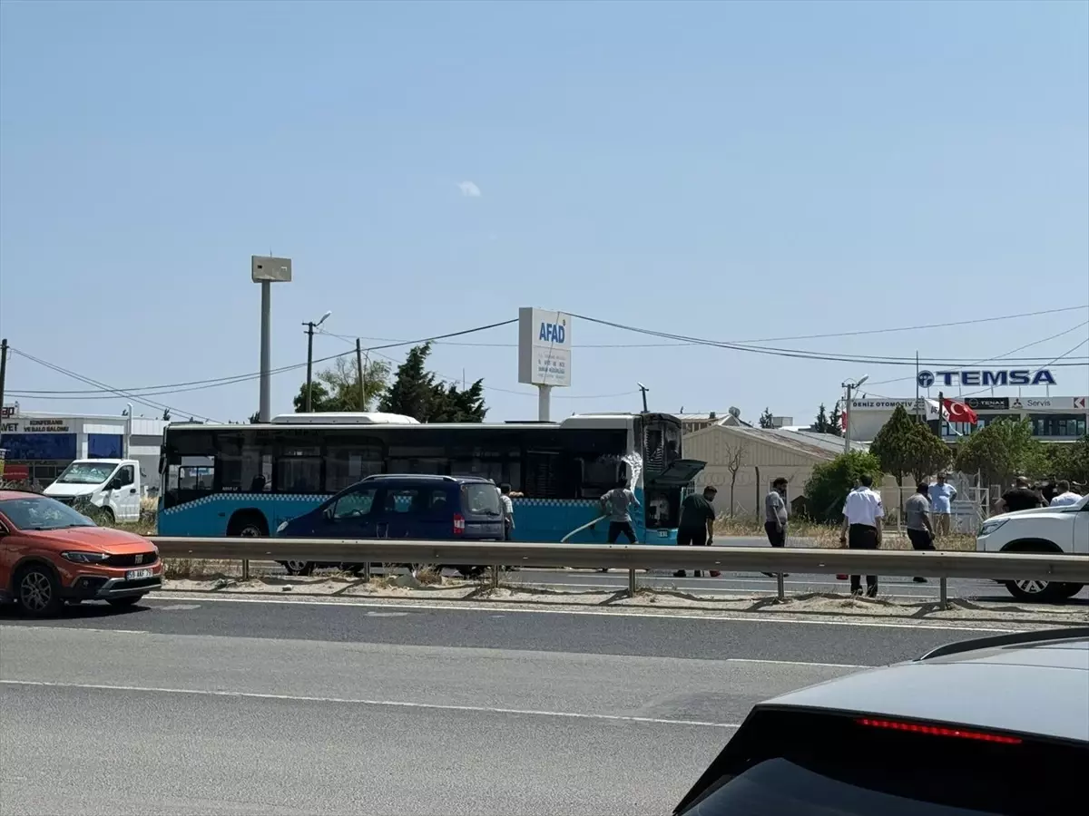 Çorlu'da Halk Otobüsünde Motor Yangını