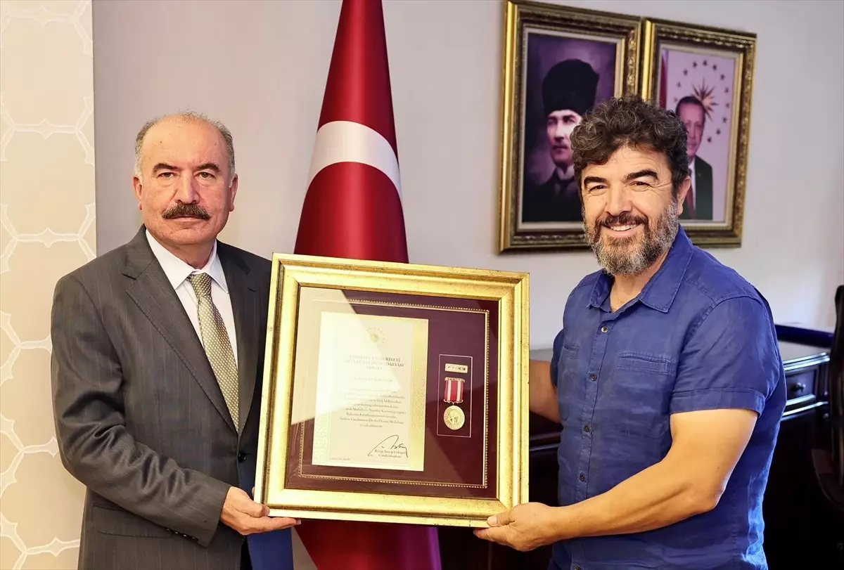FETÖ Darbesinde Yaralanan Gaziye Madalya