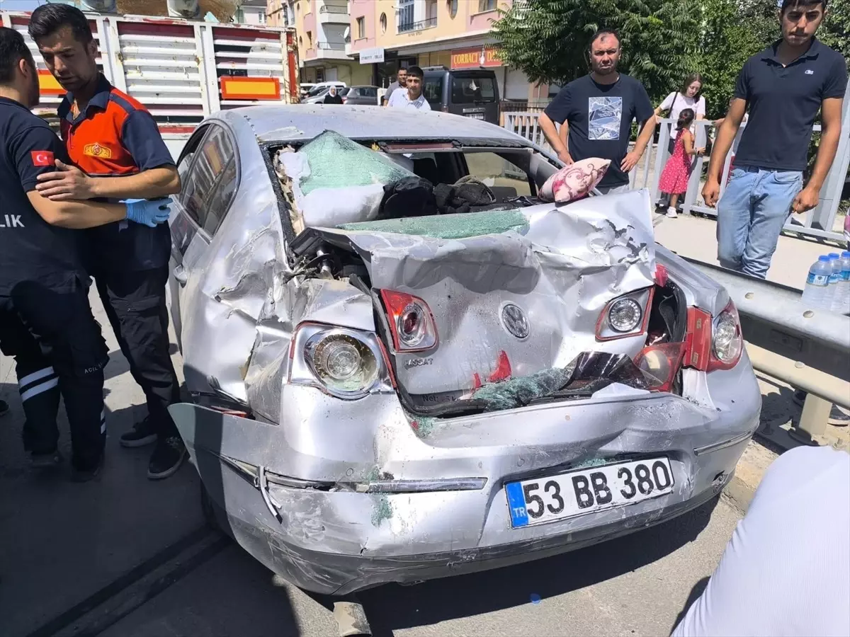 Çorum'da Trafik Kazasında 6 Kişi Yaralandı