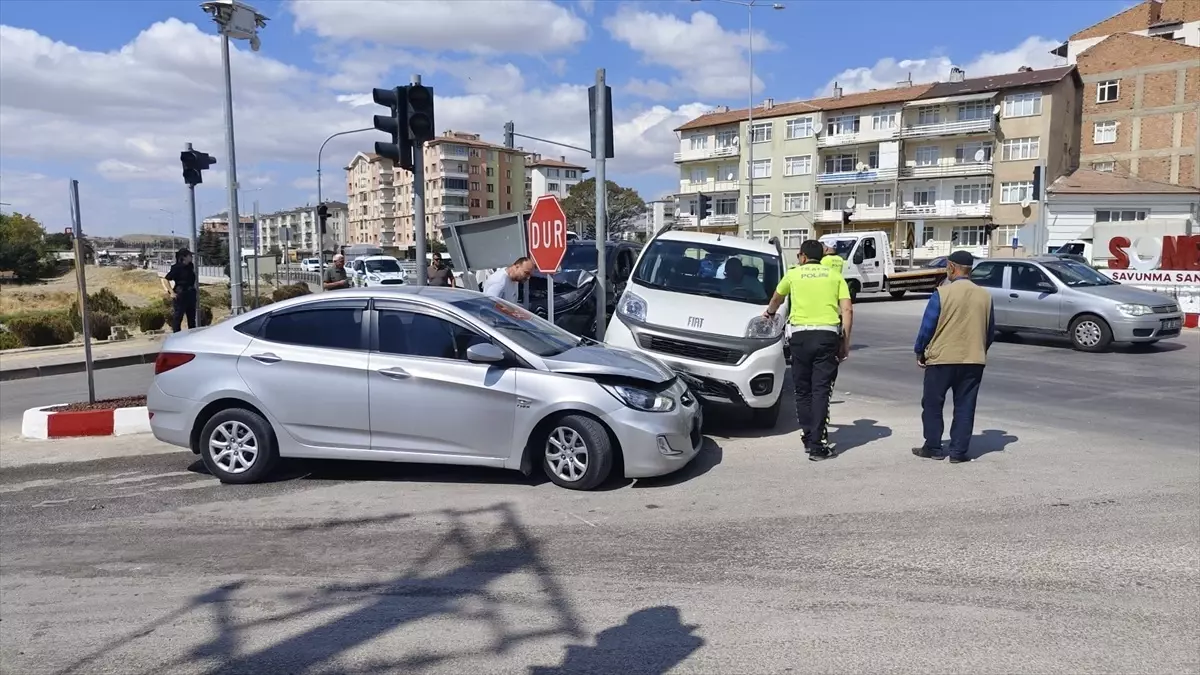 Çorum'da Trafik Kazası: 2 Yaralı