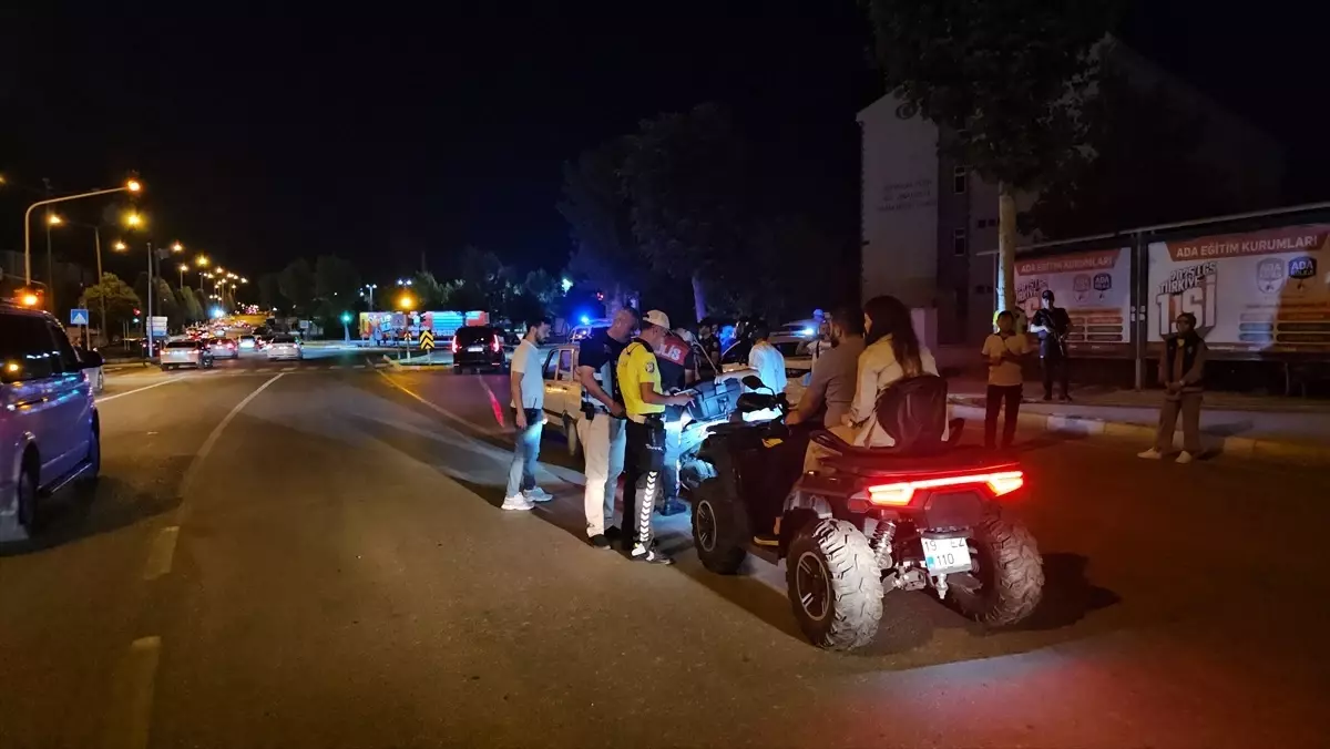 Çorum'da Asayiş ve Trafik Uygulamaları: 77 Araç Ceza Yedi, 2 Aranan Kişi Yakalandı