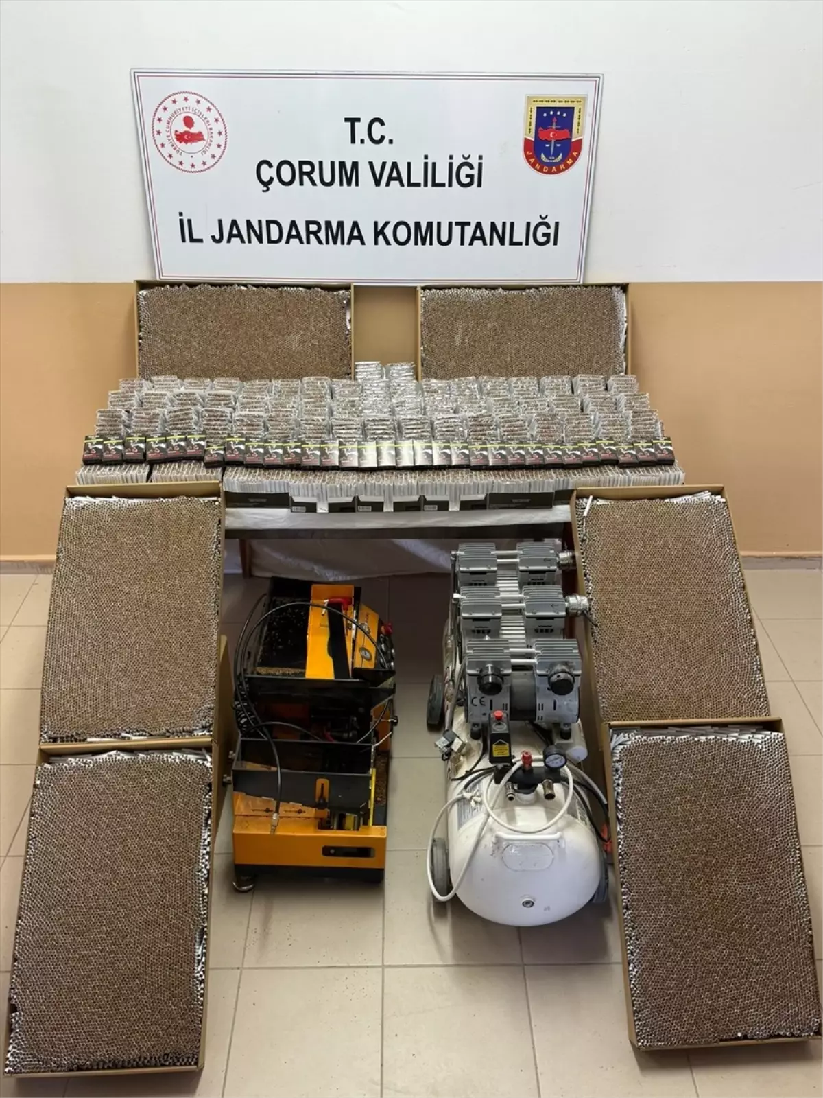 Alaca'da Operasyonda 56 Bin Doldurulmuş Makaron Ele Geçirildi