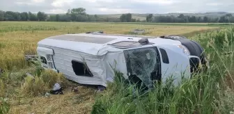 Düğünden Dönüşte Minibüs Devrildi: 15 Yaralı