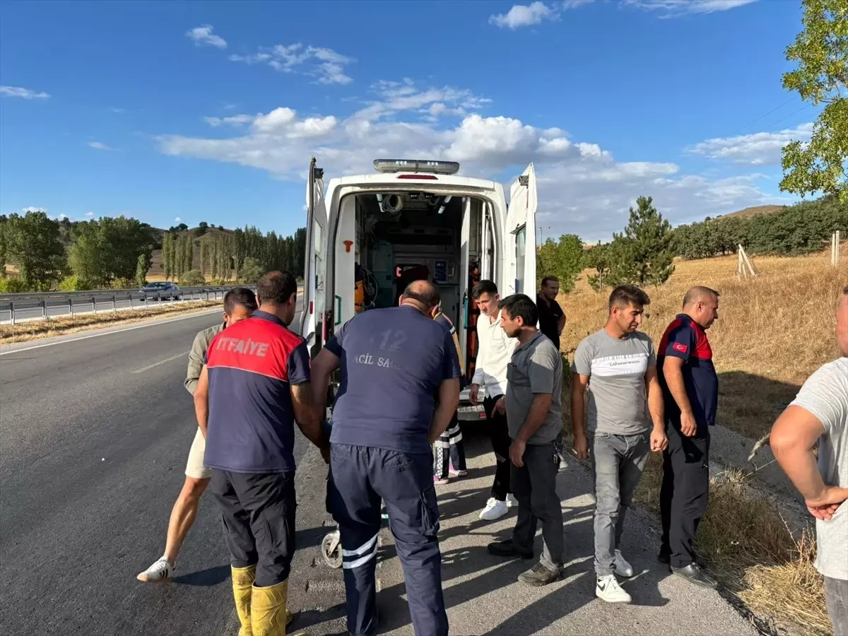 Çorum'da Otomobil Devrildi: 2 Yaralı