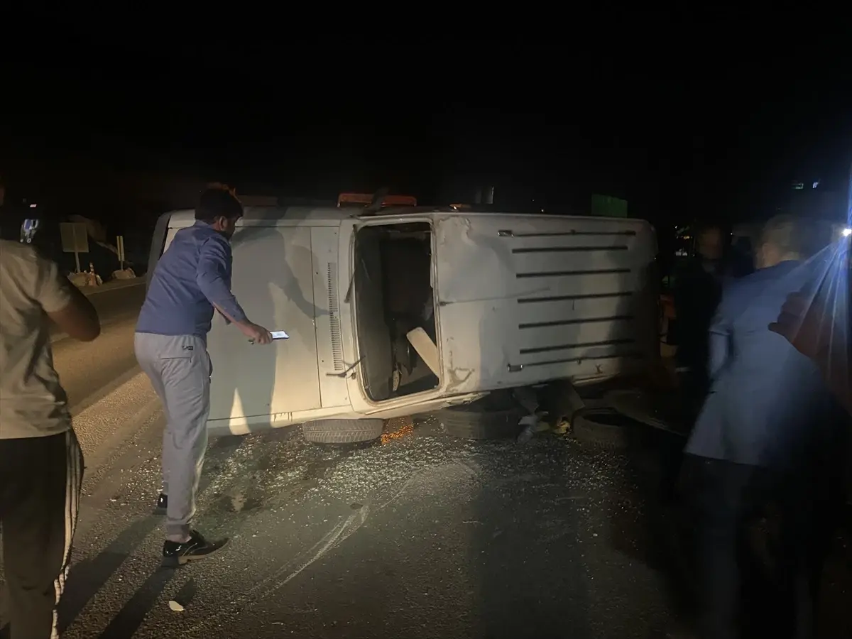 Çorum'da Otomobil Devrildi: 2 Yaralı