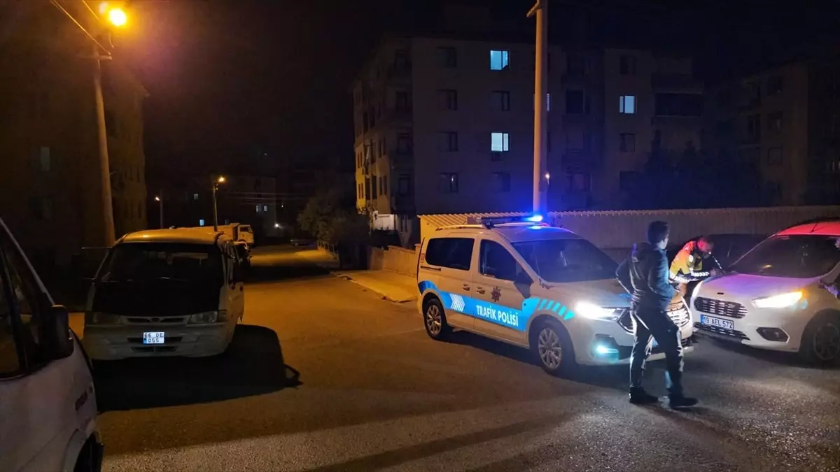 Çorum'da Trafik Uygulamasında Polis Memuruna Araçla Çarpıldı