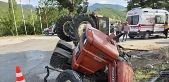 Çorum'da Hafif Ticari Araç ile Traktör Çarpıştı: 5 Yaralı