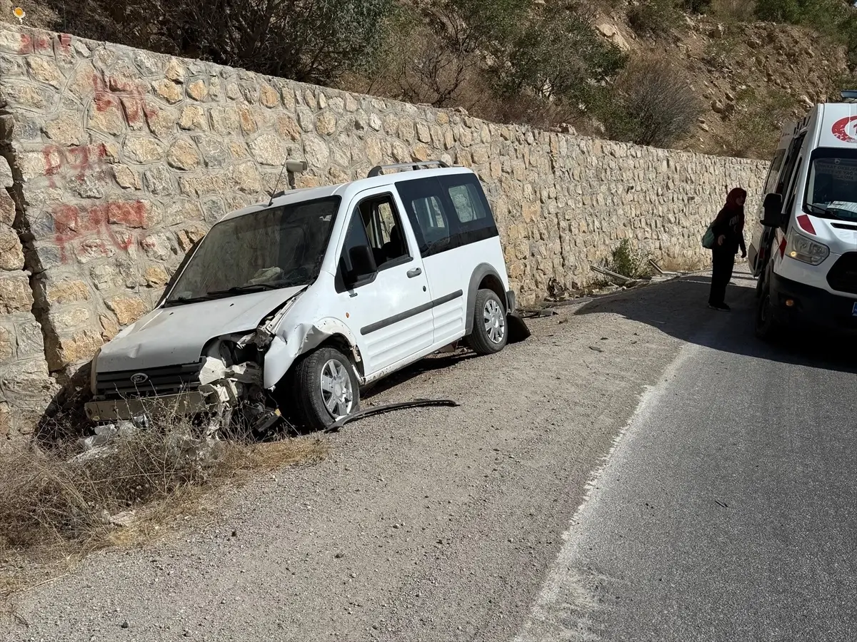 Çorum'da Trafik Kazası: 2 Yaralı