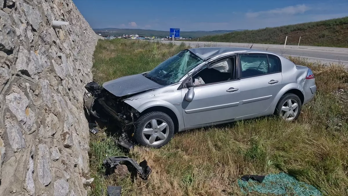 Çorum'da Otomobil Kazası: 2 Yaralı