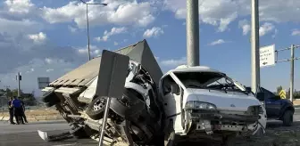 Çorum'da Kamyonet ile Minibüs Çarpıştı: 5 Yaralı