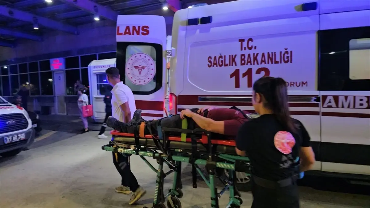 Çorum'da Traktörle Otomobil Çarpıştı: 5 Yaralı