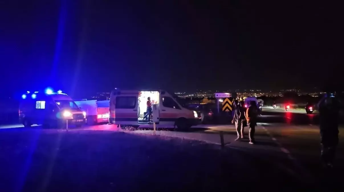 Çorum'da Pikapla Çarpışan Otomobilin Sürücüsü Yaralandı