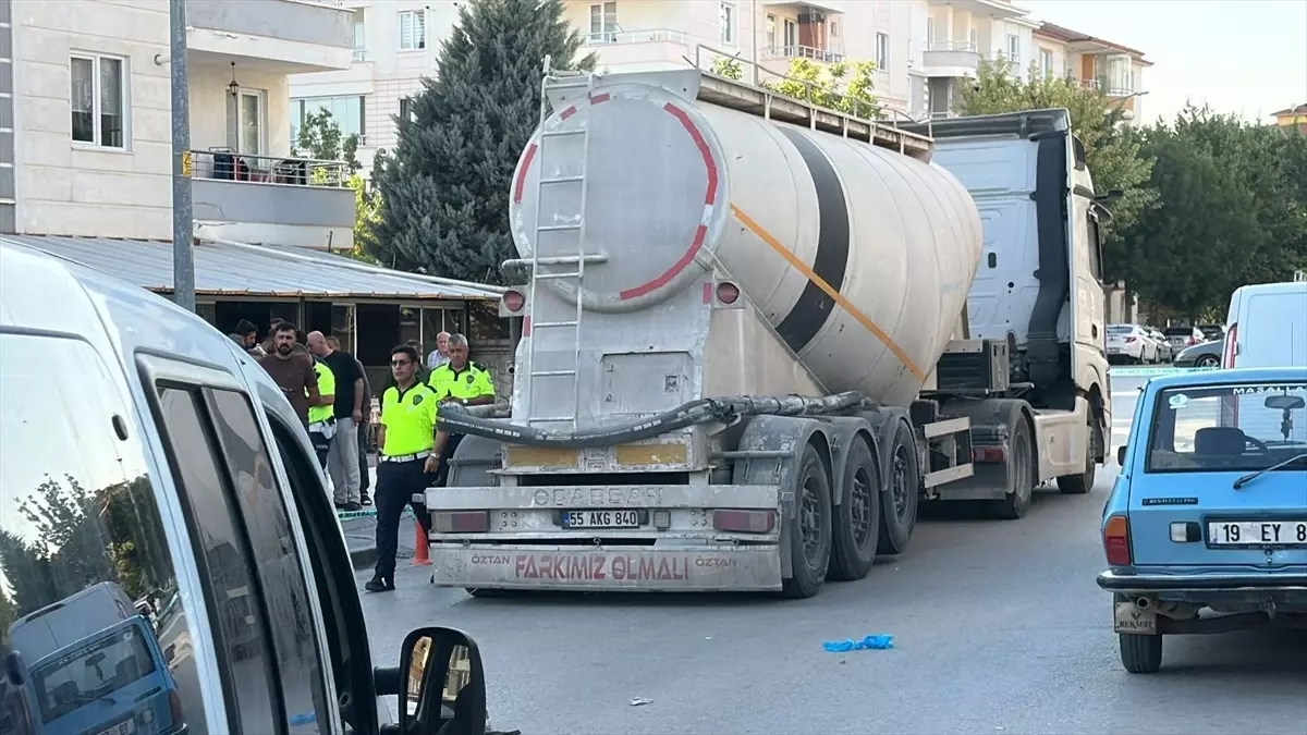 Bisikletli Çocuk Tırın Çarpması Sonucu Hayatını Kaybetti