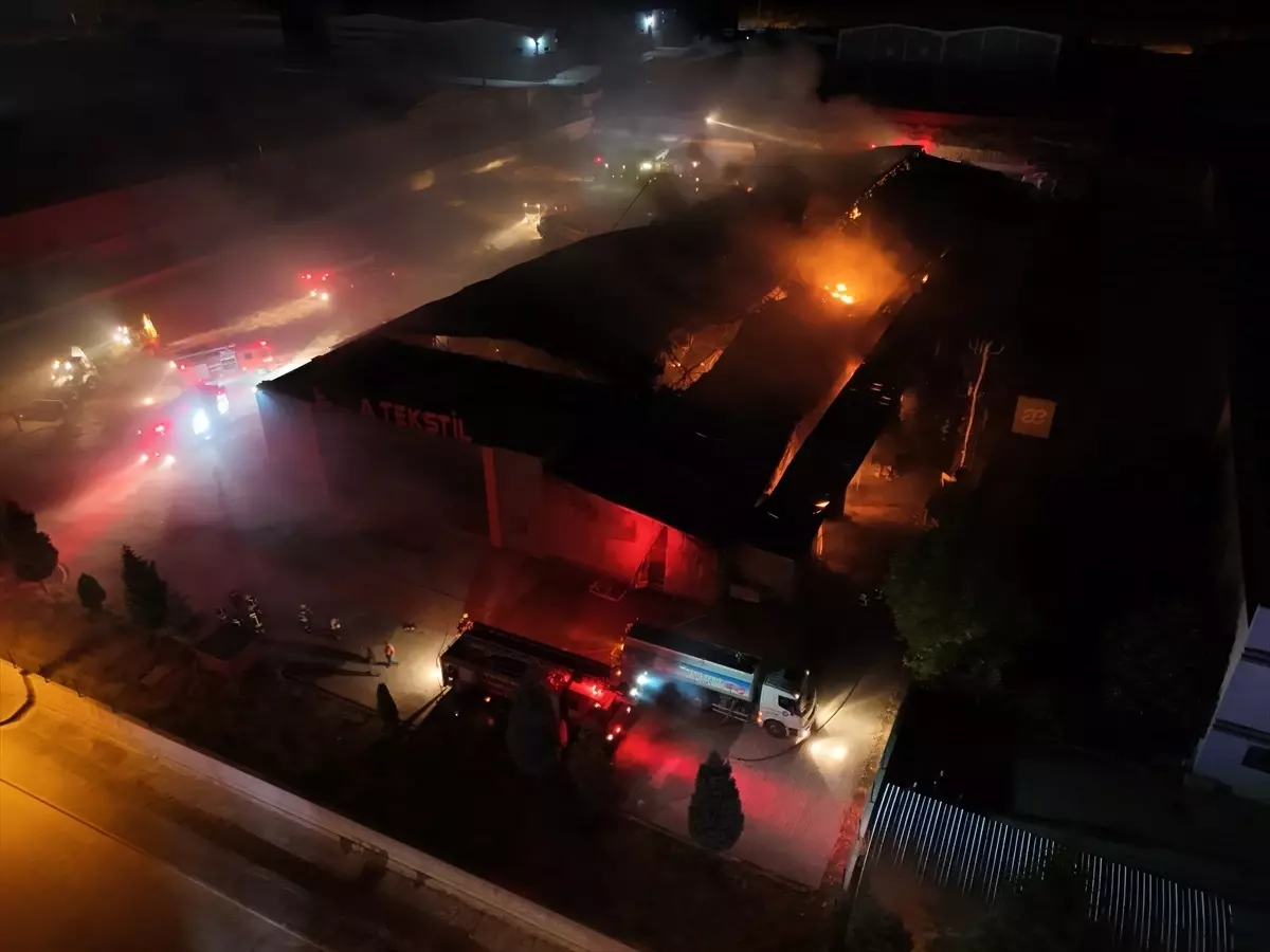 Çorum'daki Tekstil Fabrikasında Yangın: Müdahale Devam Ediyor