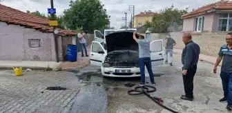 Çorum Alaca'da Seyir Halindeki Otomobil Yandı