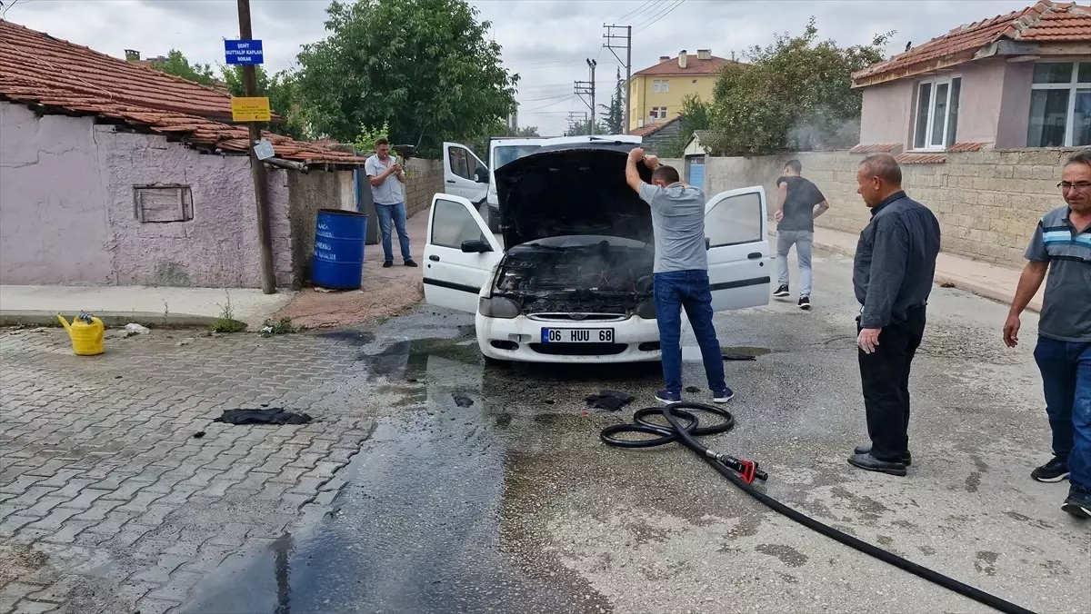 Çorum Alaca'da Seyir Halindeki Otomobil Yandı