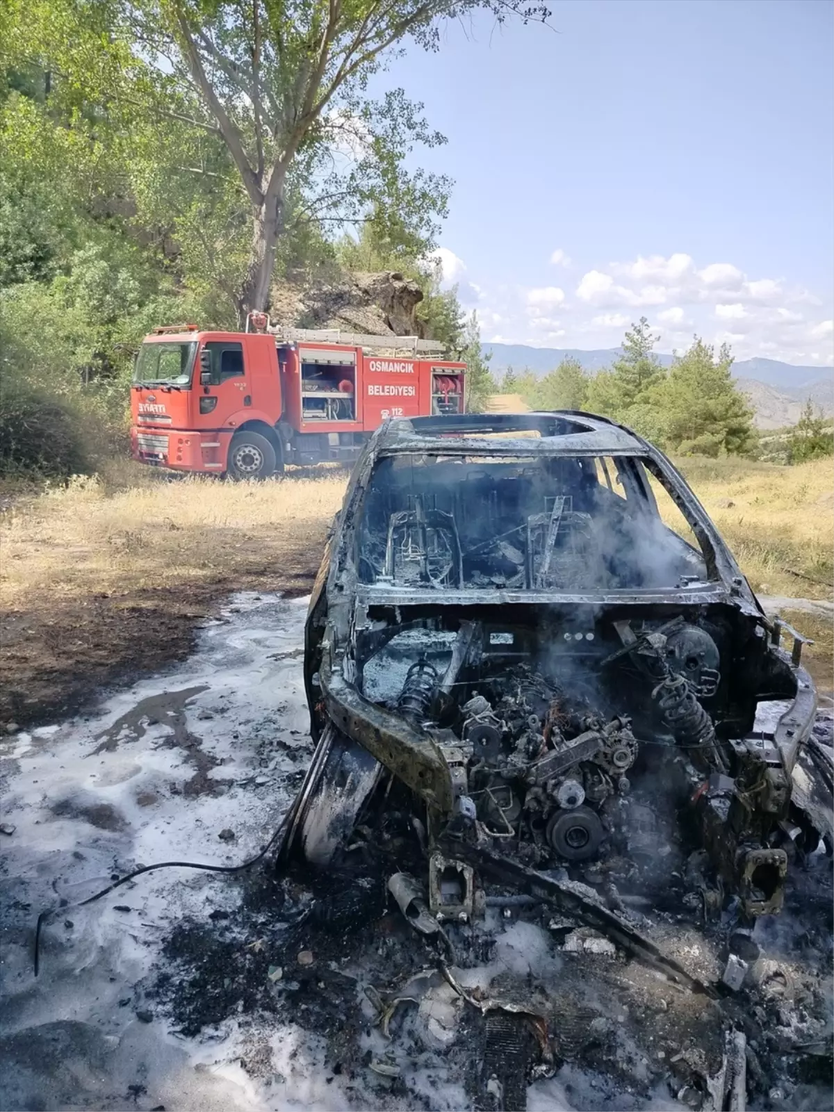 Çorum'da Park Halindeki Cip Yandı