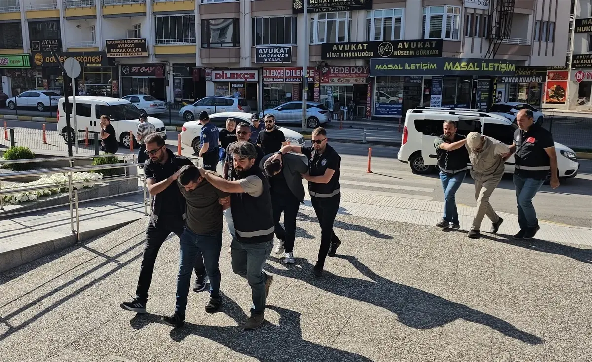Çorum Merkezli Silah Ticareti Operasyonu: 13 Gözaltı, 2 Tutuklama
