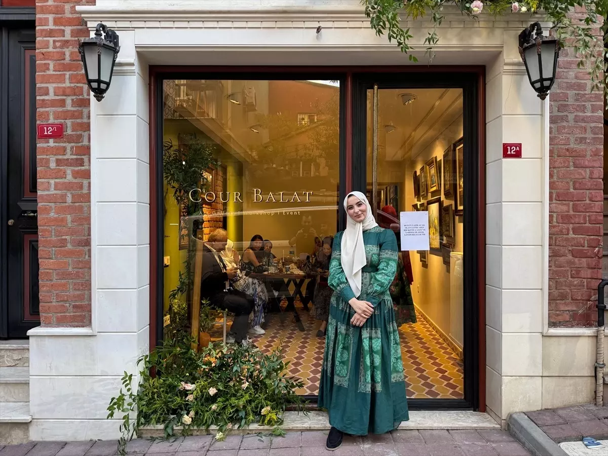 Cour Balat 'Avludaki Sır' sergisini sanatseverlerle buluşturdu