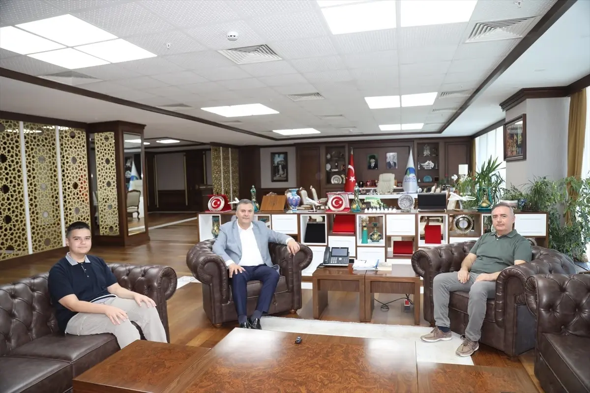 Çubuk Belediye Başkanı, 500 Tam Puan Alan Öğrencileri Ağırladı