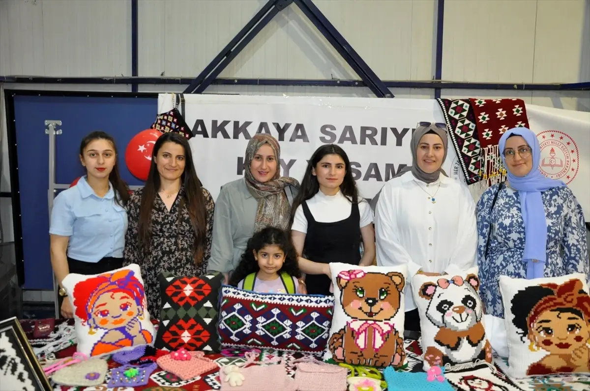 Hakkari Çukurca'da Yıl Sonu Sergisi Düzenlendi