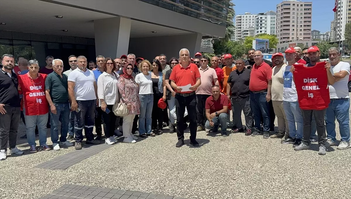 Adana'da Çukurova Belediyesi İşçileri Maaş Ödemeleri İçin Eylem Yaptı
