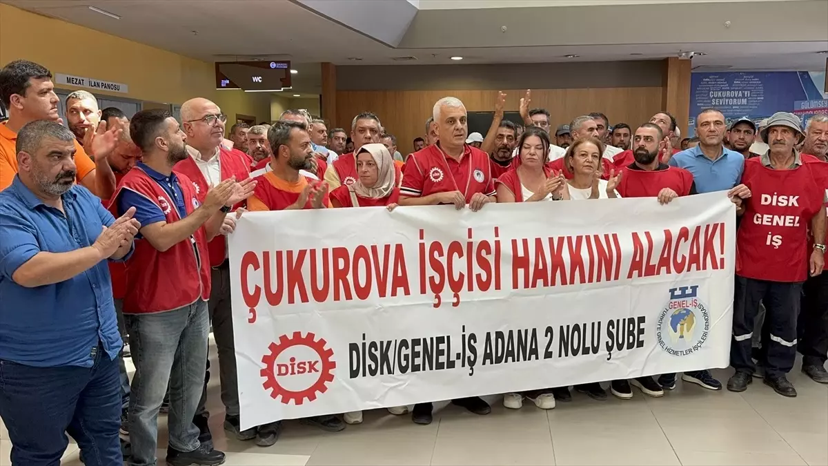 Çukurova Belediyesi İşçileri Maaşlarındaki Eksiklik İçin Eylem Yaptı