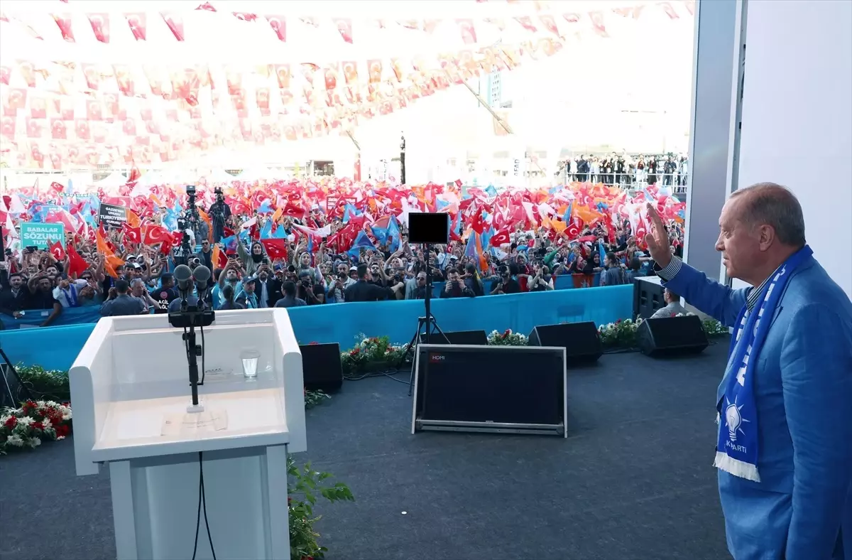 Cumhurbaşkanı Erdoğan, '300 Bininci Afet Konutu Kura Çekimi ve Anahtar Teslimi Töreni'nde konuştu: (1)