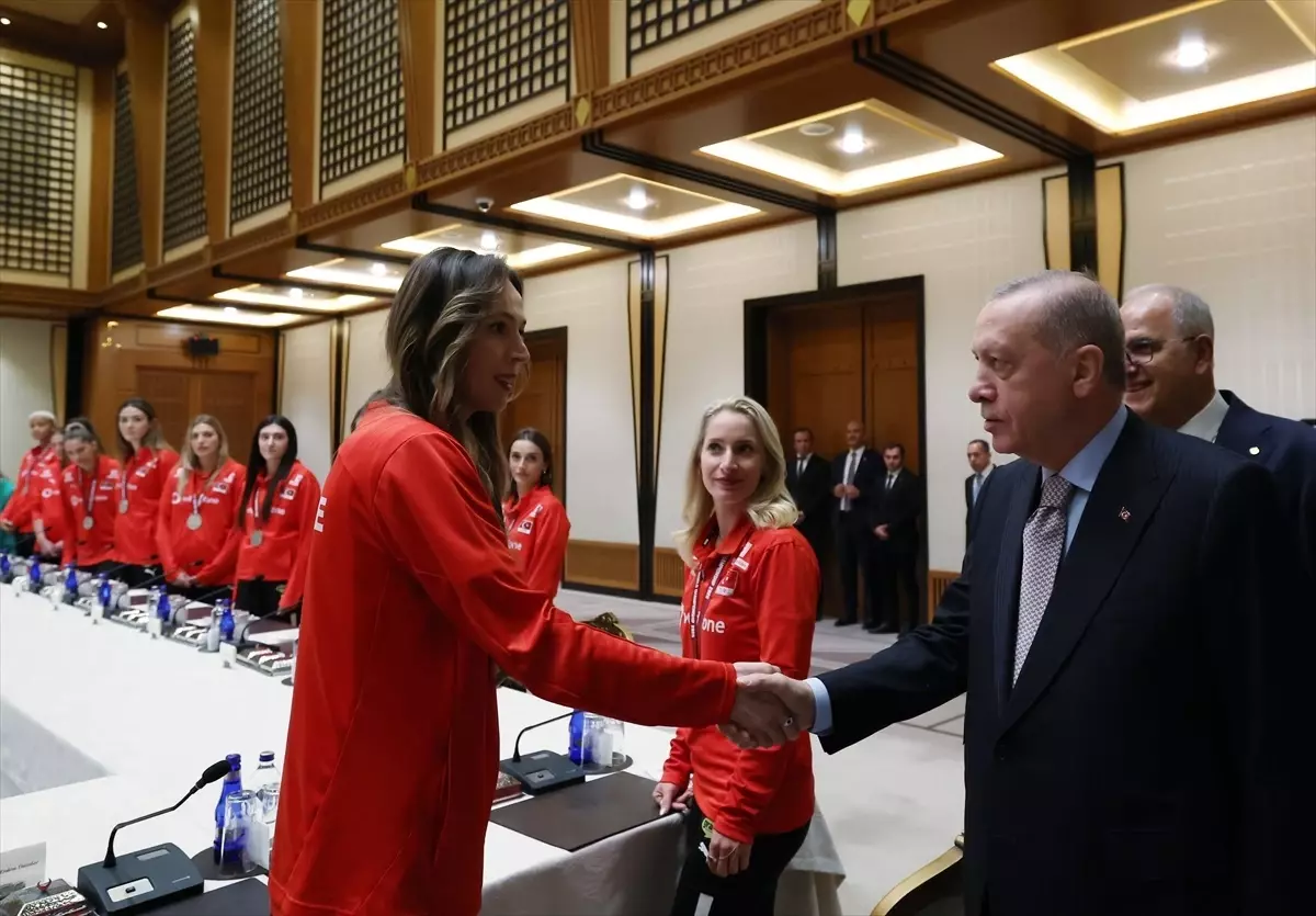 Erdoğan, Voleybol Takımı'nı Kabul Etti