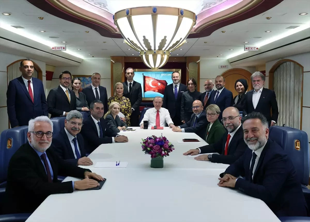 Cumhurbaşkanı Erdoğan, ABD dönüşü uçakta gazetecilerin sorularını yanıtladı: (1)