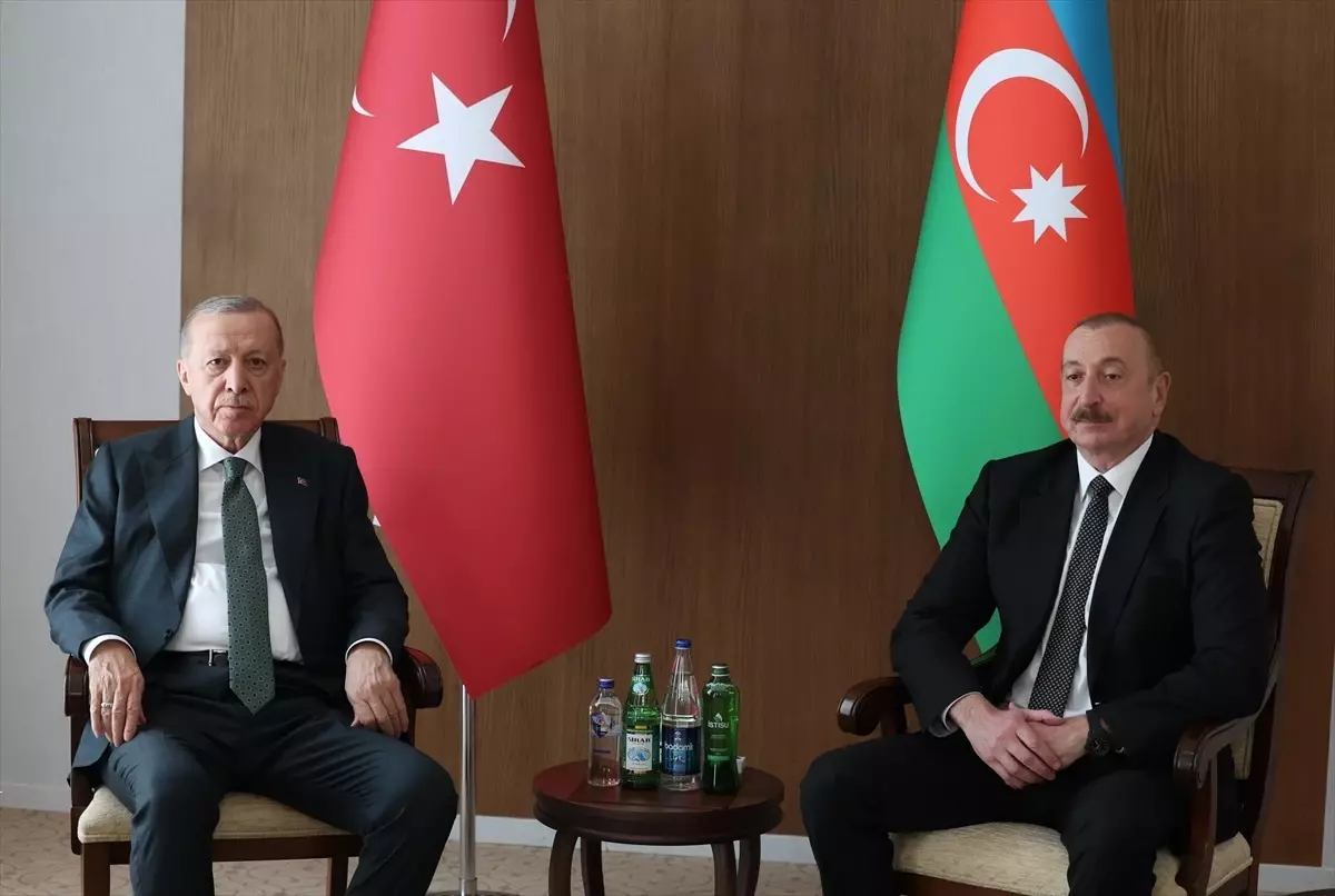 Cumhurbaşkanı Erdoğan, Azerbaycan Cumhurbaşkanı Aliyev ve Pakistan Başbakanı Şerif ile görüştü