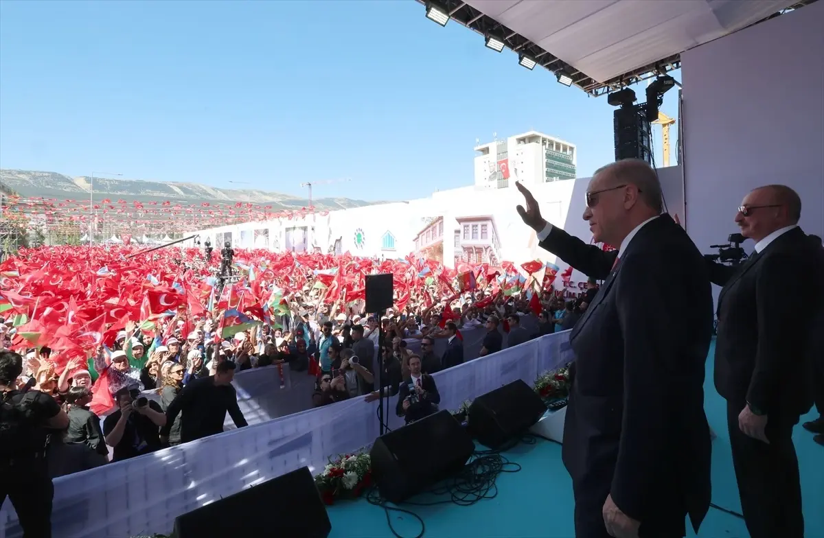 Cumhurbaşkanı Erdoğan, Azerbaycan Mahallesi'nde 250 Bininci Afet Konutu Anahtar Teslim Töreni'nde konuştu: (1)