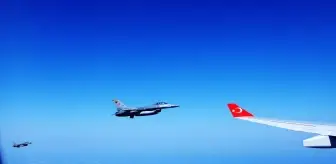 Cumhurbaşkanı Erdoğan'ın içinde bulunduğu 'TUR' uçağına KKTC'ye varışında F-16'lar eşlik etti
