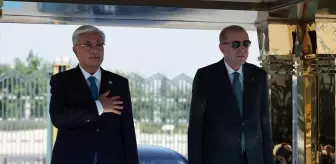 Tokayev, Erdoğan'la Resmi Törende Bir Araya Geldi