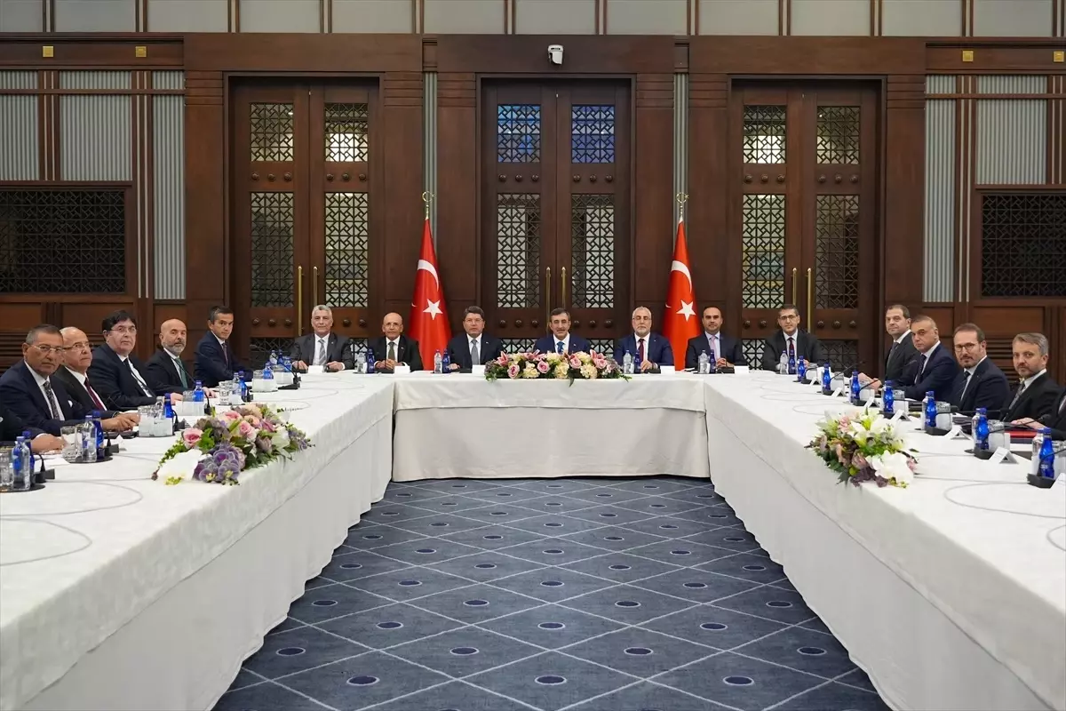 Cevdet Yılmaz, TİSK Yönetimi ile OVP Hazırlıklarını Görüştü
