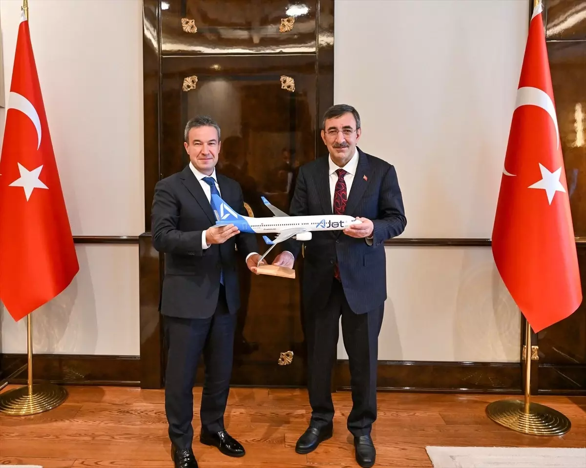 Cevdet Yılmaz ve AJet Genel Müdürü Kerem Sarp, Hava Taşımacılığı Üzerine Görüşme Gerçekleştirdi