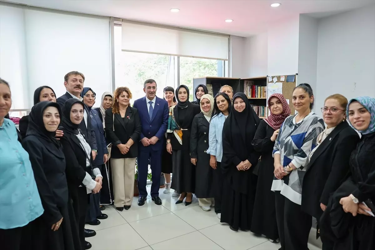 Cumhurbaşkanı Yardımcısı Yılmaz, AK Parti Bahçelievler İlçe Başkanlığı'ndaki programda konuştu Açıklaması