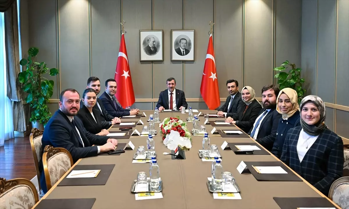 Cevdet Yılmaz, AK Parti Gençlik Kolları ile Bir Araya Geldi