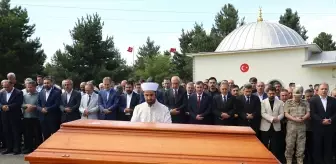 Cumhurbaşkanı Yardımcısı Yılmaz, Bingöl'de yeğeni Şiyar Güneş'in cenazesine katıldı
