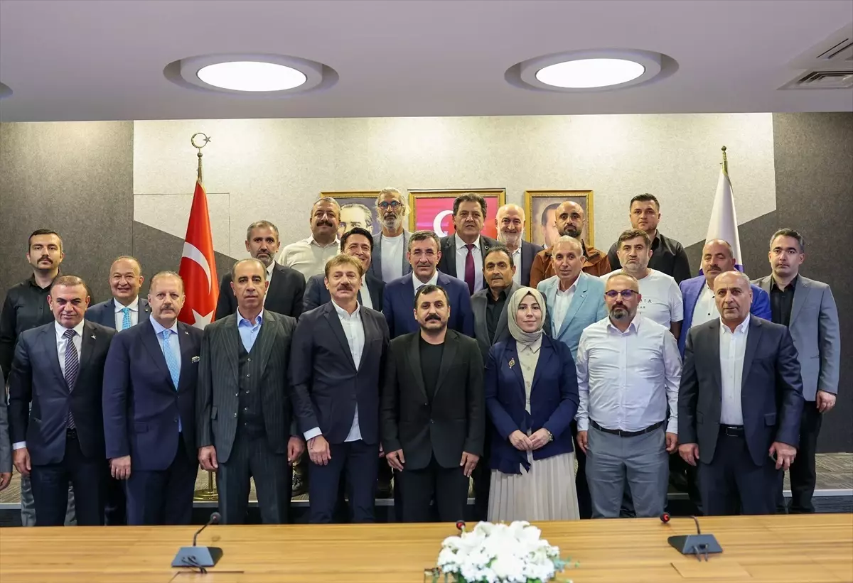 Cumhurbaşkanı Yardımcısı Yılmaz, İstanbul'da Doğu-Güneydoğu STK temsilcileriyle bir araya geldi Açıklaması