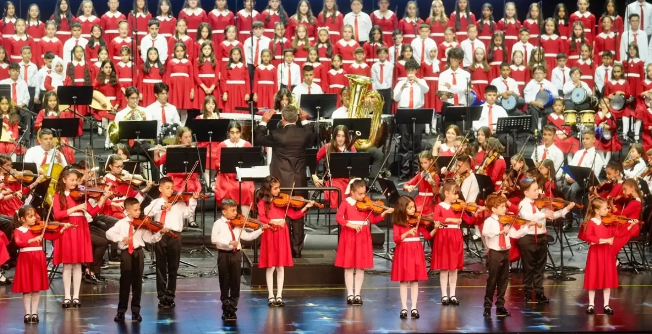 Cumhurbaşkanlığı Çocuk Orkestrası ve Korosu, İlk Konserini Verdi