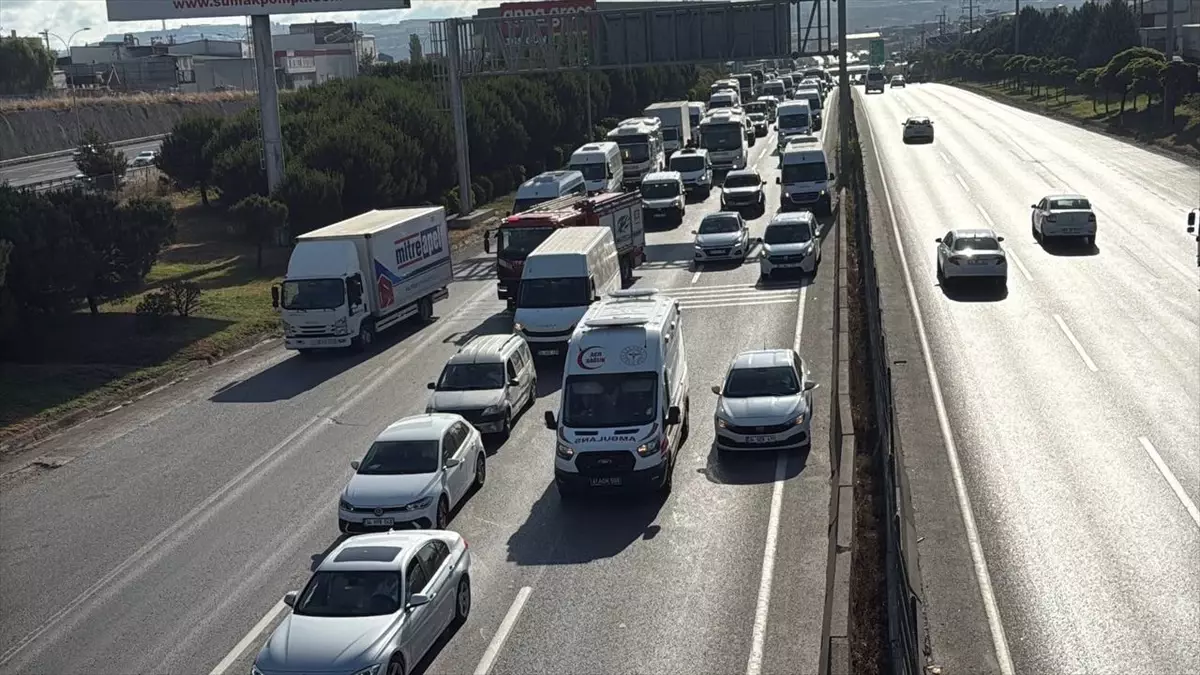 Kocaeli D-100'de Zincirleme Trafik Kazası: 1 Yaralı