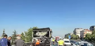 Kocaeli'de Tır Yangını Trafiği Aksattı
