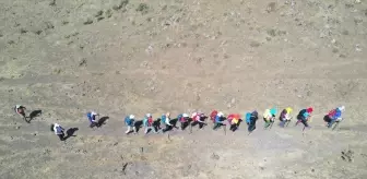 Dağcı kafileleri, mevsim geçişlerinin yaşandığı Ağrı Dağı'nda 3 günlük zorlu tırmanış yapıyor