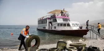 Van Gölü'nde Dalgıçlardan Temizlik Seferberliği