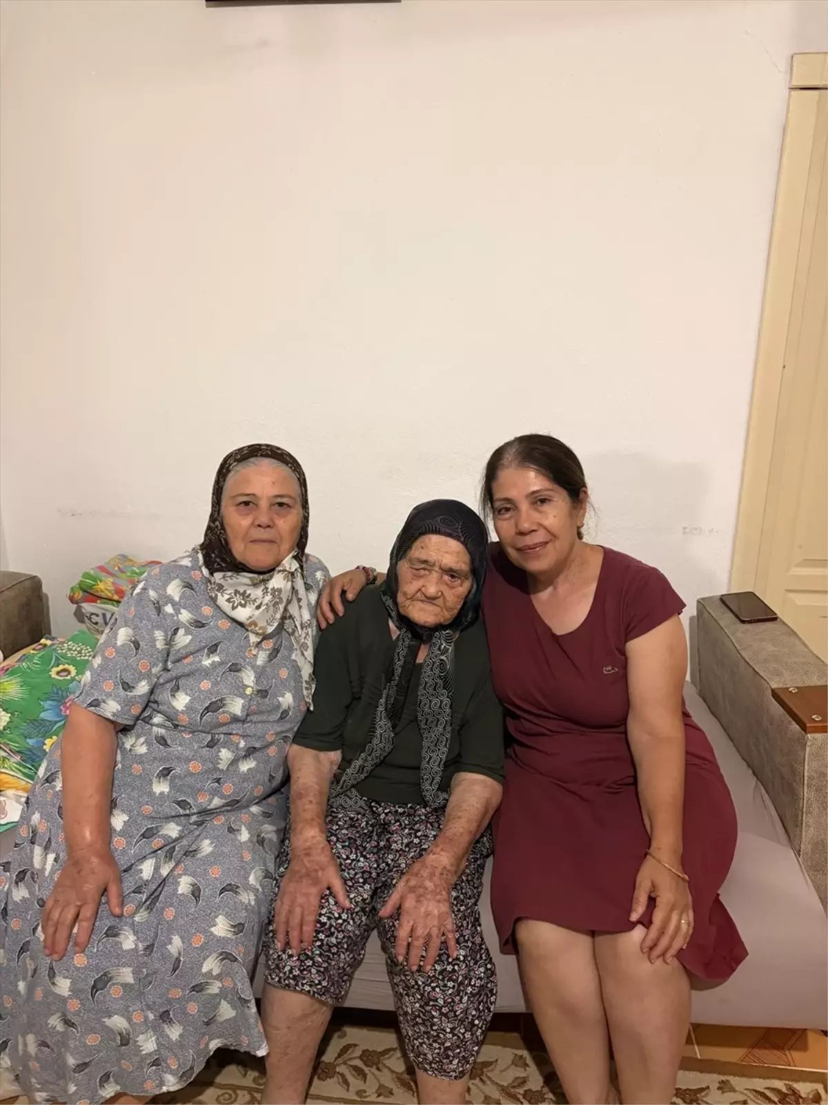 100 Yaşına Giren Ayşe Döşeme'nin Doğum Günü Kutlandı