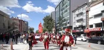 Kadın Davulcu Ayşe Ezer, Mehter Takımında Fark Yaratarak Geleneksel Mirası Yaşatıyor