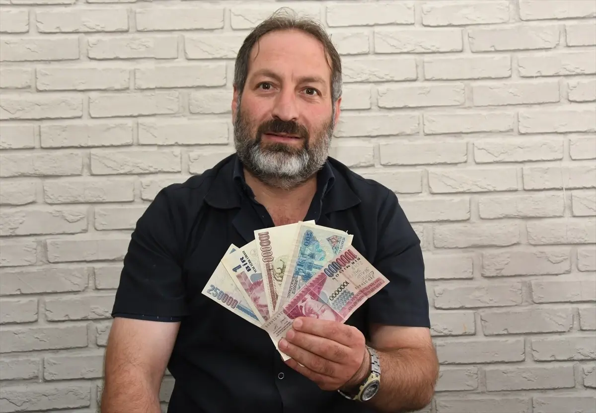 Gümüşhane'de Berberin Tarihi Banknot Koleksiyonu