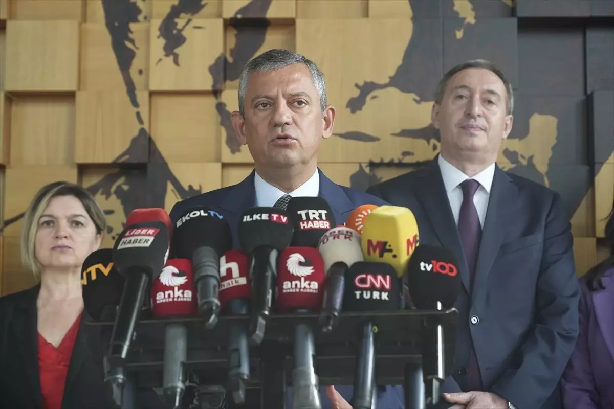 DEM Parti Eş Genel Başkanları CHP Genel Başkanı Özgür Özel'i Ziyaret Etti