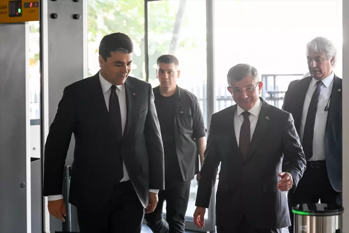 Gültekin Uysal'dan Ahmet Davutoğlu'na Ziyaret